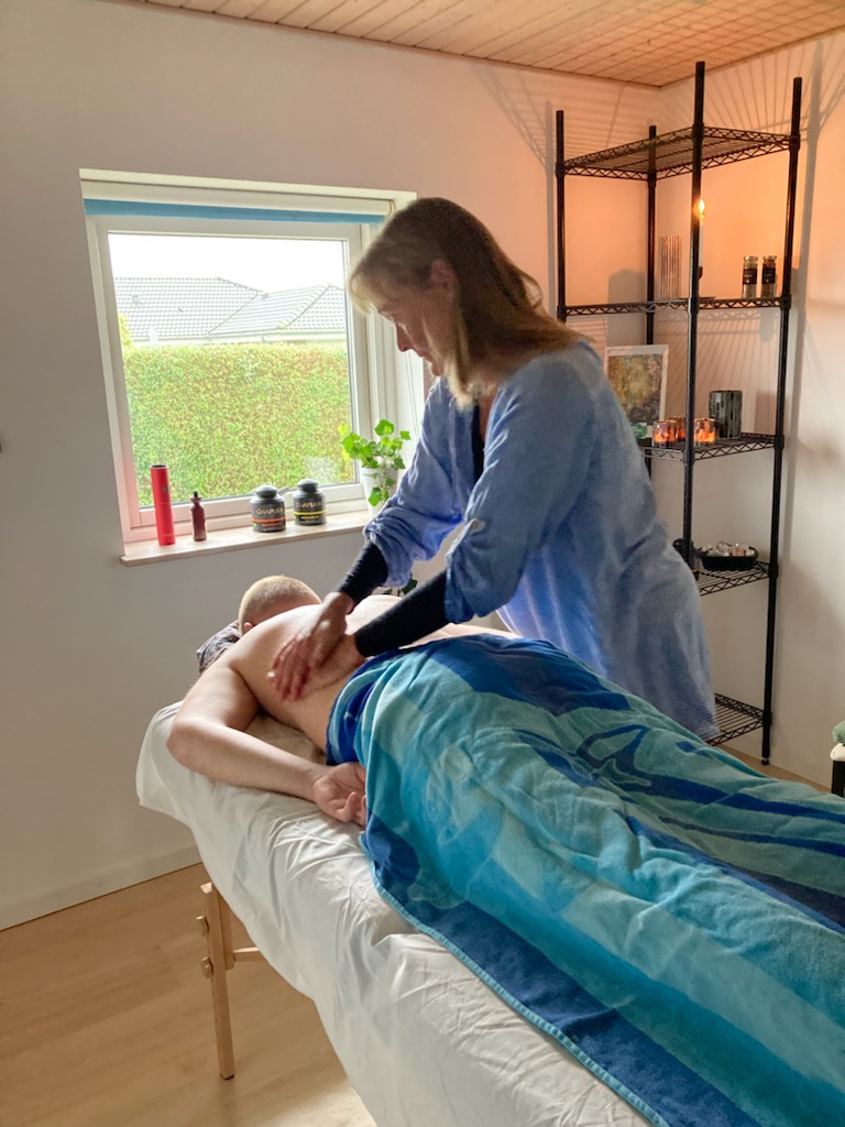 Fysiurgisk massage med cupping, hotstone,bindevæv i Næstved