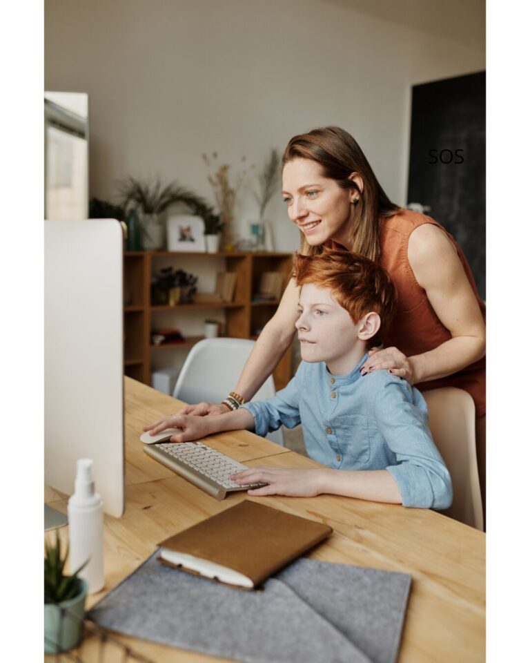 Når skærmen vinder over fællesskabet,